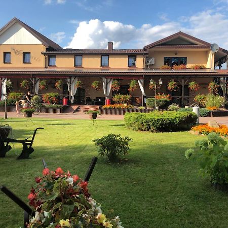 Stajnia Pod Debem Bed and Breakfast Starachowice Eksteriør billede