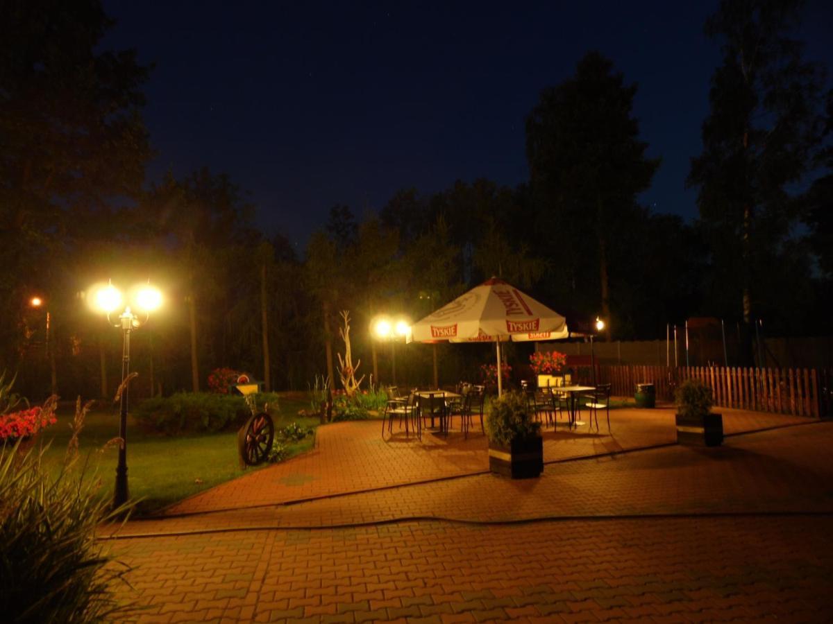 Stajnia Pod Debem Bed and Breakfast Starachowice Eksteriør billede
