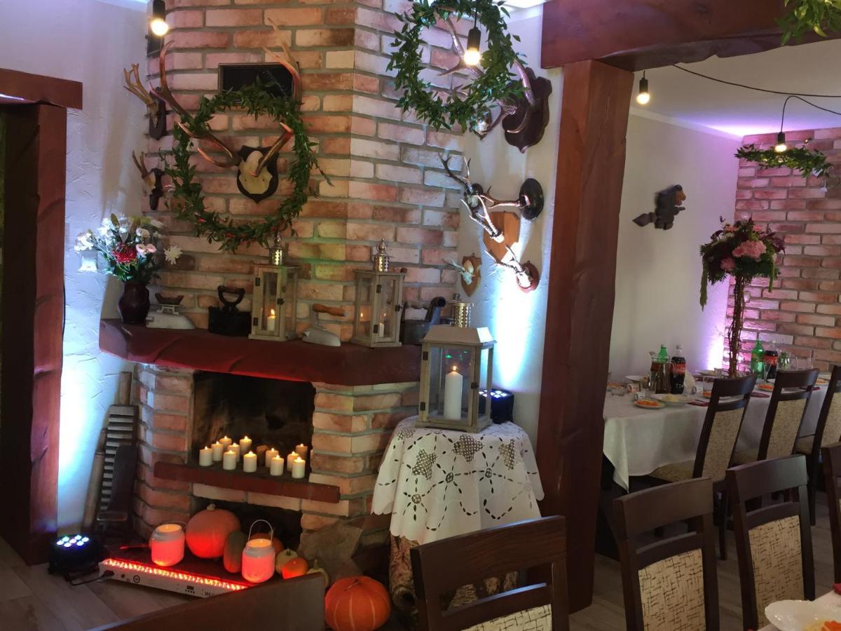 Stajnia Pod Debem Bed and Breakfast Starachowice Eksteriør billede
