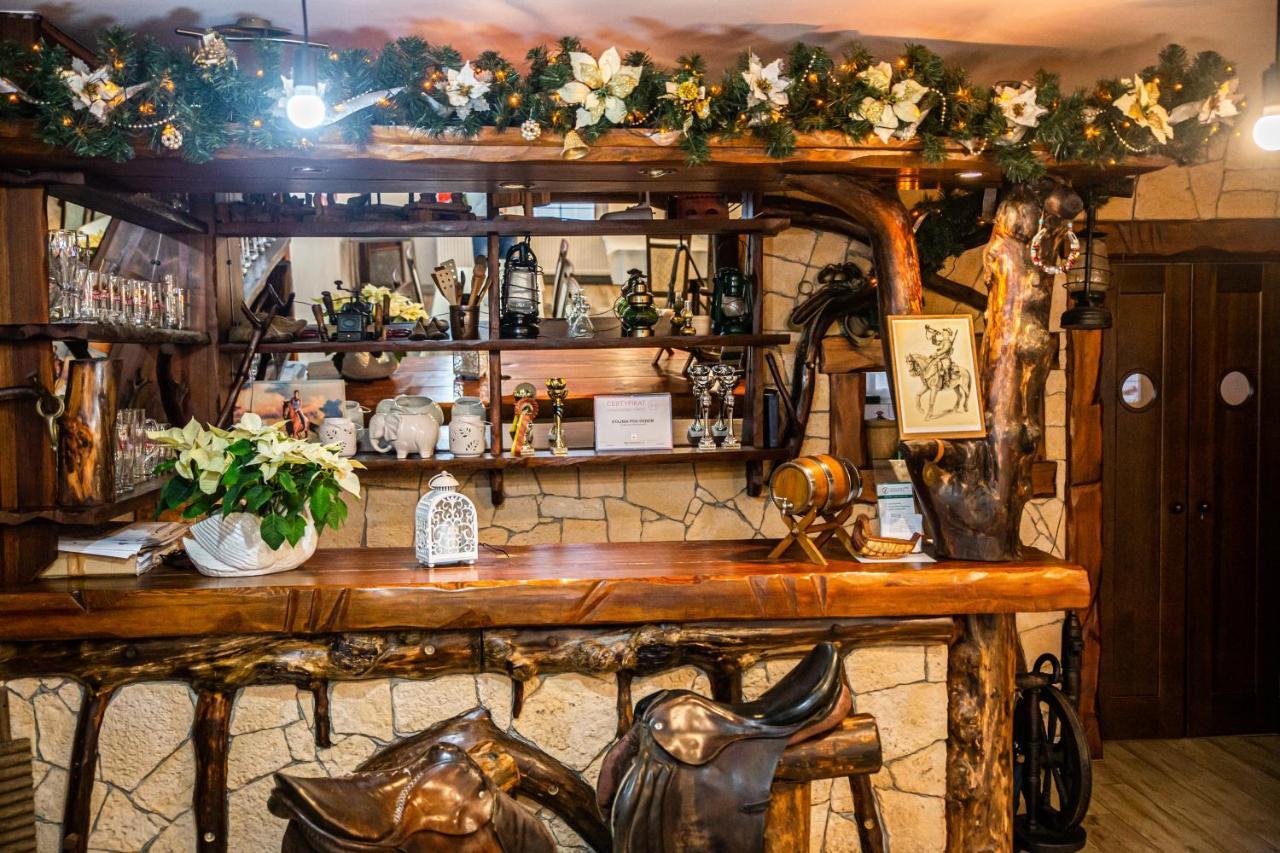 Stajnia Pod Debem Bed and Breakfast Starachowice Eksteriør billede