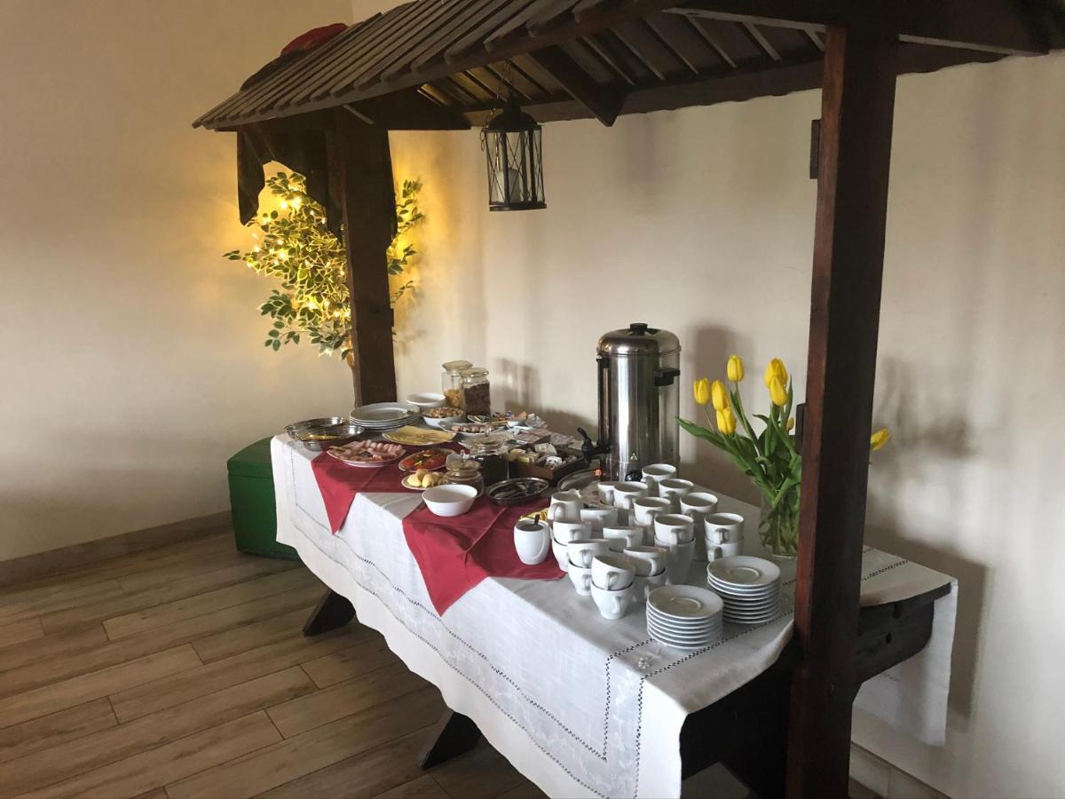 Stajnia Pod Debem Bed and Breakfast Starachowice Eksteriør billede