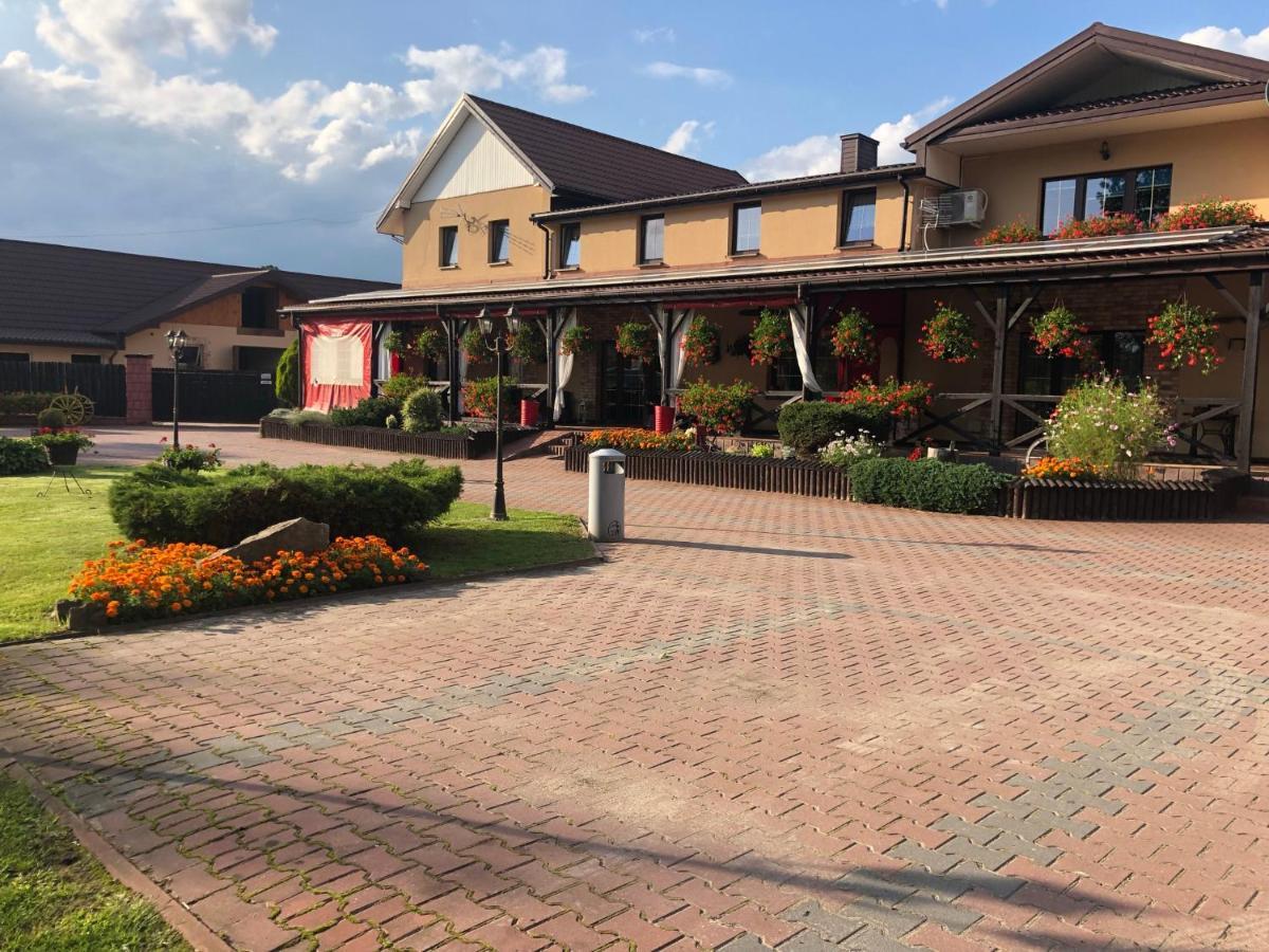 Stajnia Pod Debem Bed and Breakfast Starachowice Eksteriør billede