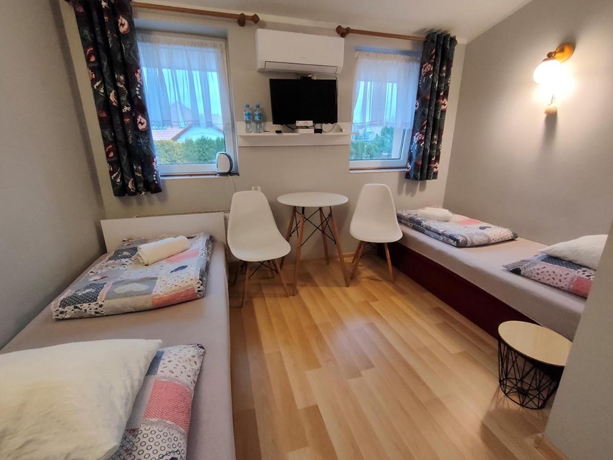 Stajnia Pod Debem Bed and Breakfast Starachowice Eksteriør billede