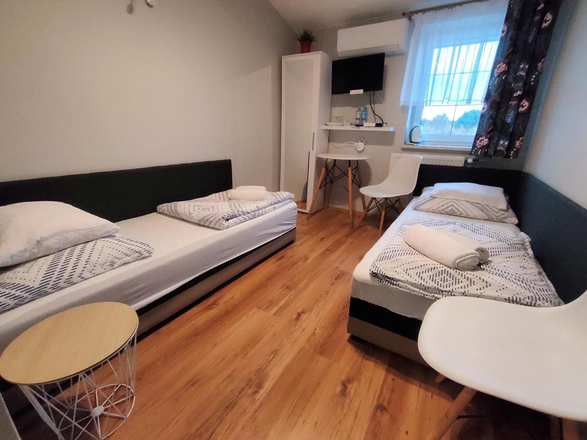 Stajnia Pod Debem Bed and Breakfast Starachowice Eksteriør billede