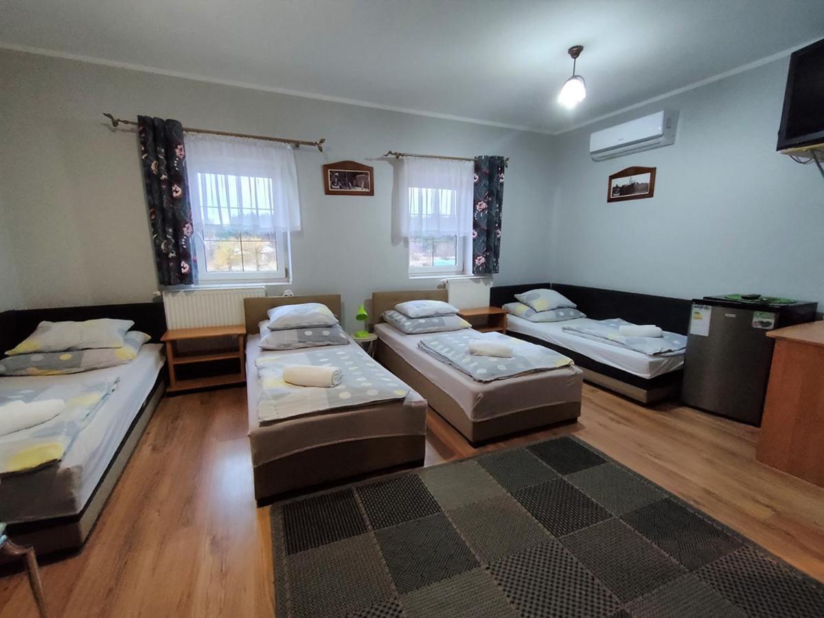 Stajnia Pod Debem Bed and Breakfast Starachowice Eksteriør billede