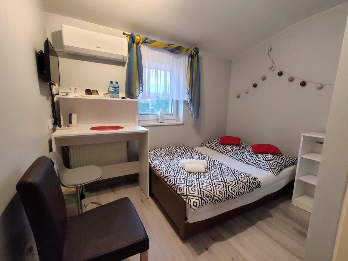 Stajnia Pod Debem Bed and Breakfast Starachowice Eksteriør billede