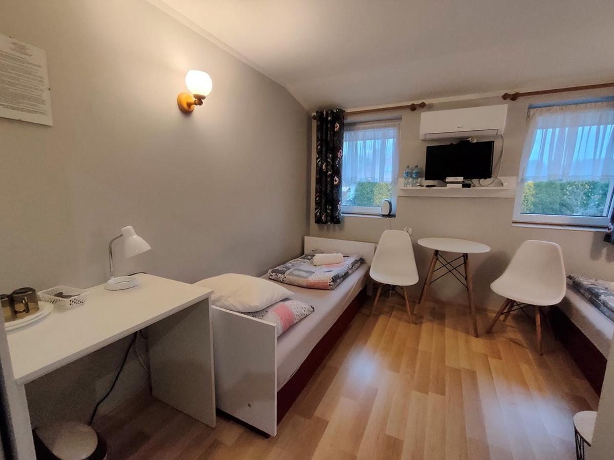 Stajnia Pod Debem Bed and Breakfast Starachowice Eksteriør billede