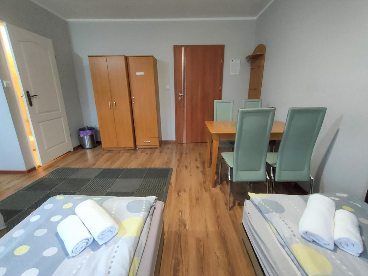 Stajnia Pod Debem Bed and Breakfast Starachowice Eksteriør billede