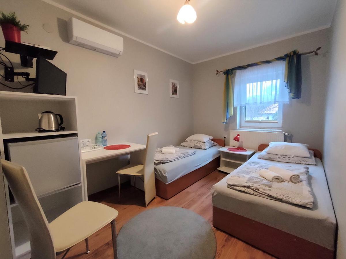 Stajnia Pod Debem Bed and Breakfast Starachowice Eksteriør billede