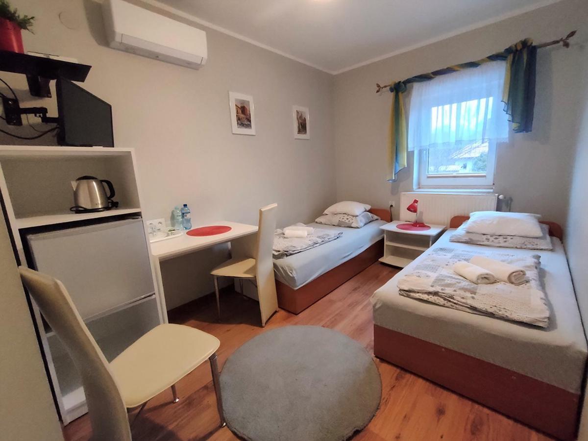 Stajnia Pod Debem Bed and Breakfast Starachowice Eksteriør billede