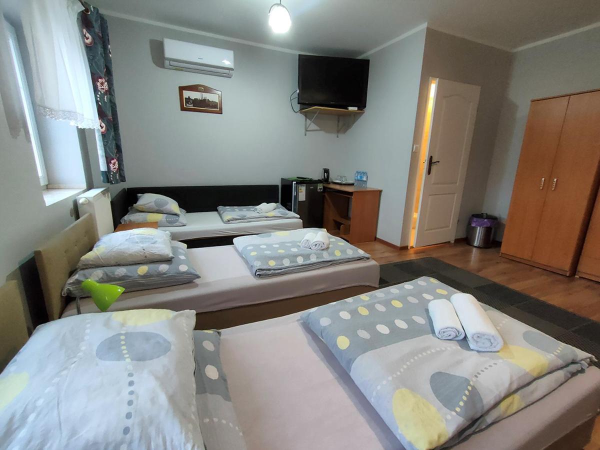 Stajnia Pod Debem Bed and Breakfast Starachowice Eksteriør billede
